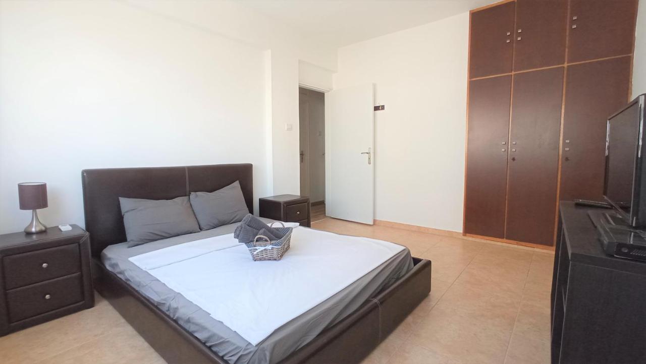 5 Min To The Beach Holiday Shared Apartment Incl Netflix - Private Room In 3 Bdr Apt Larnaca Exterior photo