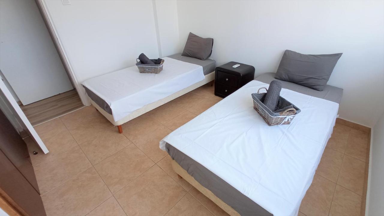 5 Min To The Beach Holiday Shared Apartment Incl Netflix - Private Room In 3 Bdr Apt Larnaca Exterior photo