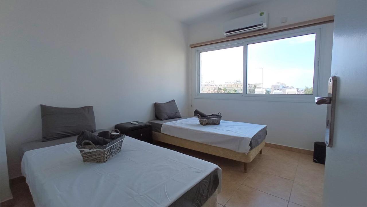 5 Min To The Beach Holiday Shared Apartment Incl Netflix - Private Room In 3 Bdr Apt Larnaca Exterior photo